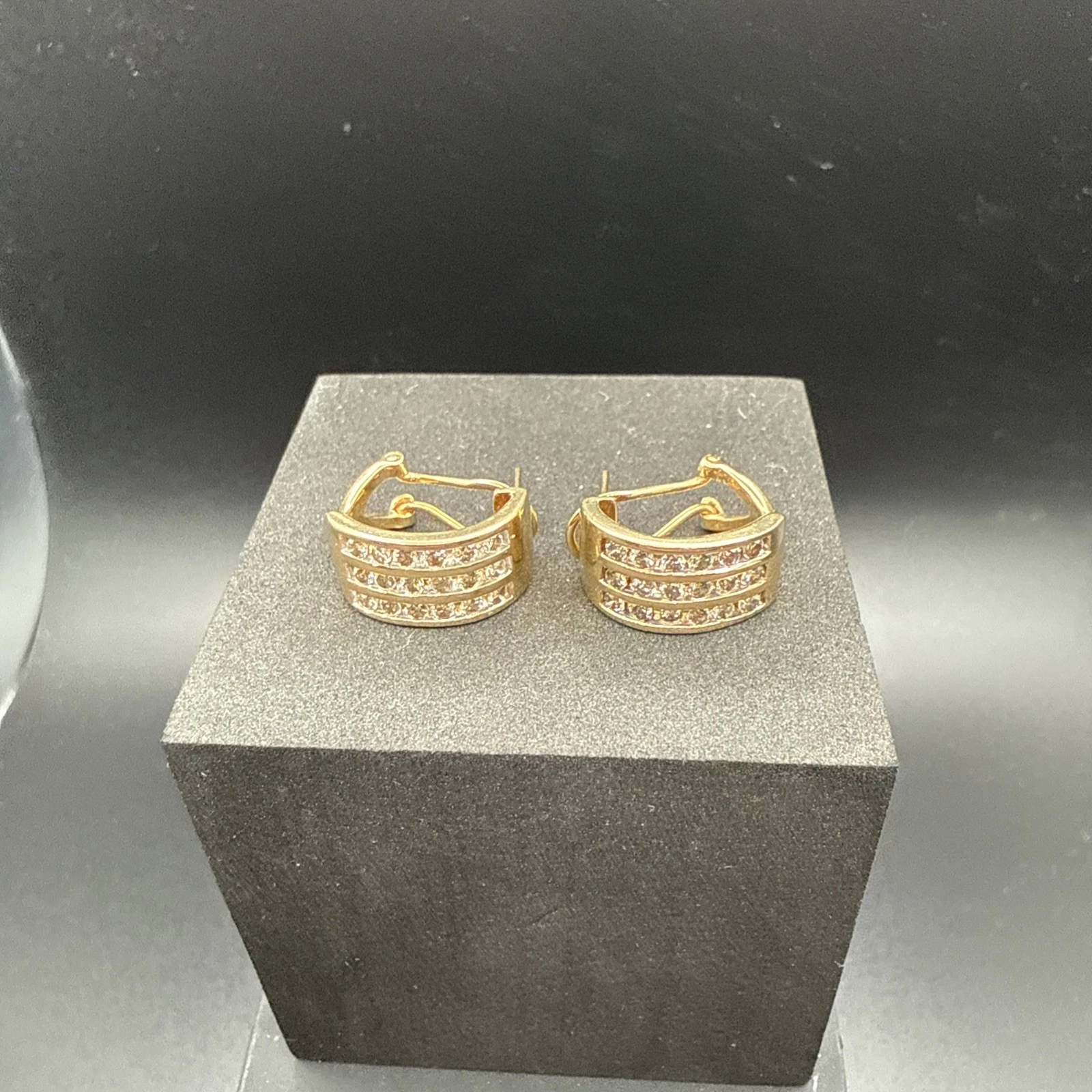 10k Gold Earrings 36 Diamonds 1.08 CTTW Not Scrap 5.8 Grams 😱WOW!😱 ZEI STONES