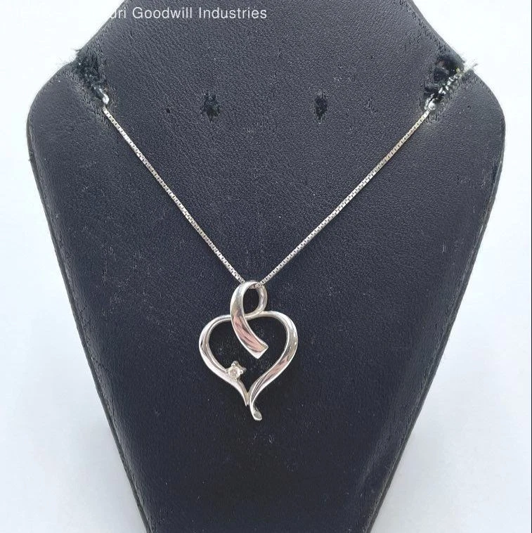 18" 14K White Gold Diamond Open Heart Pendant w/Box Chain Necklace - 3.03 Grams