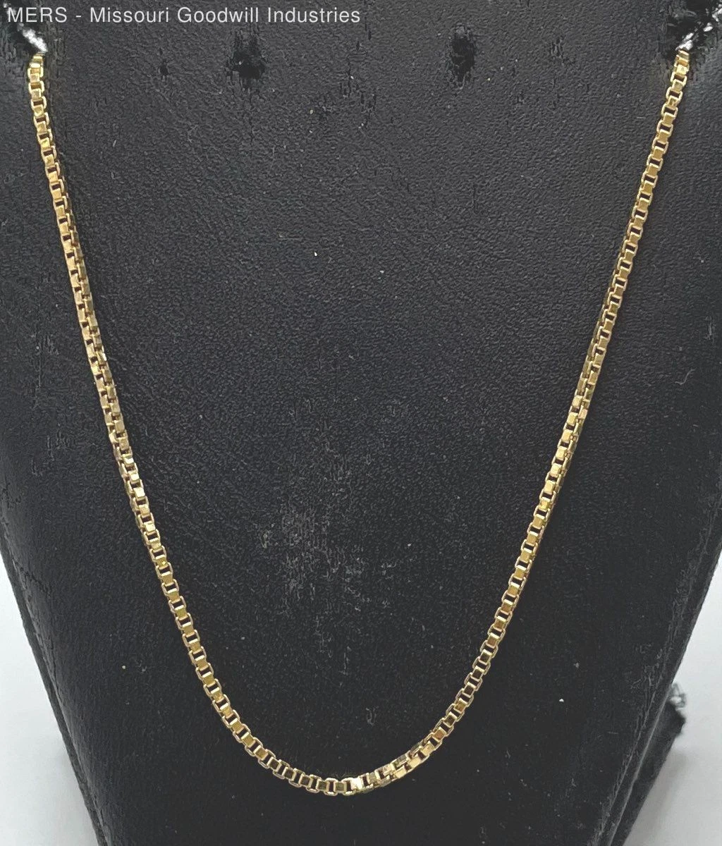 30" 18K Yellow Gold Italian Box Chain Link Necklace - 4.11 Grams