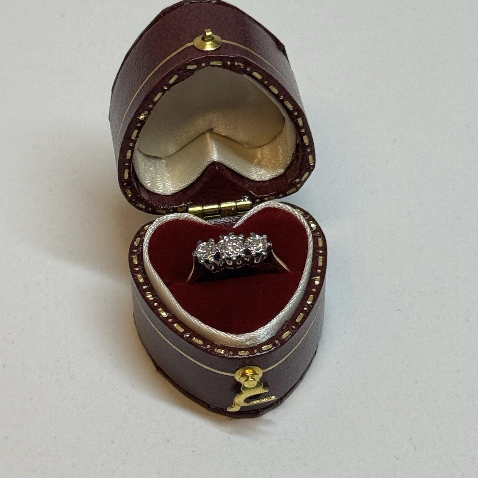 Ladies 18ct Yellow Gold Diamond Ring Not Scrap 2.1 Grams