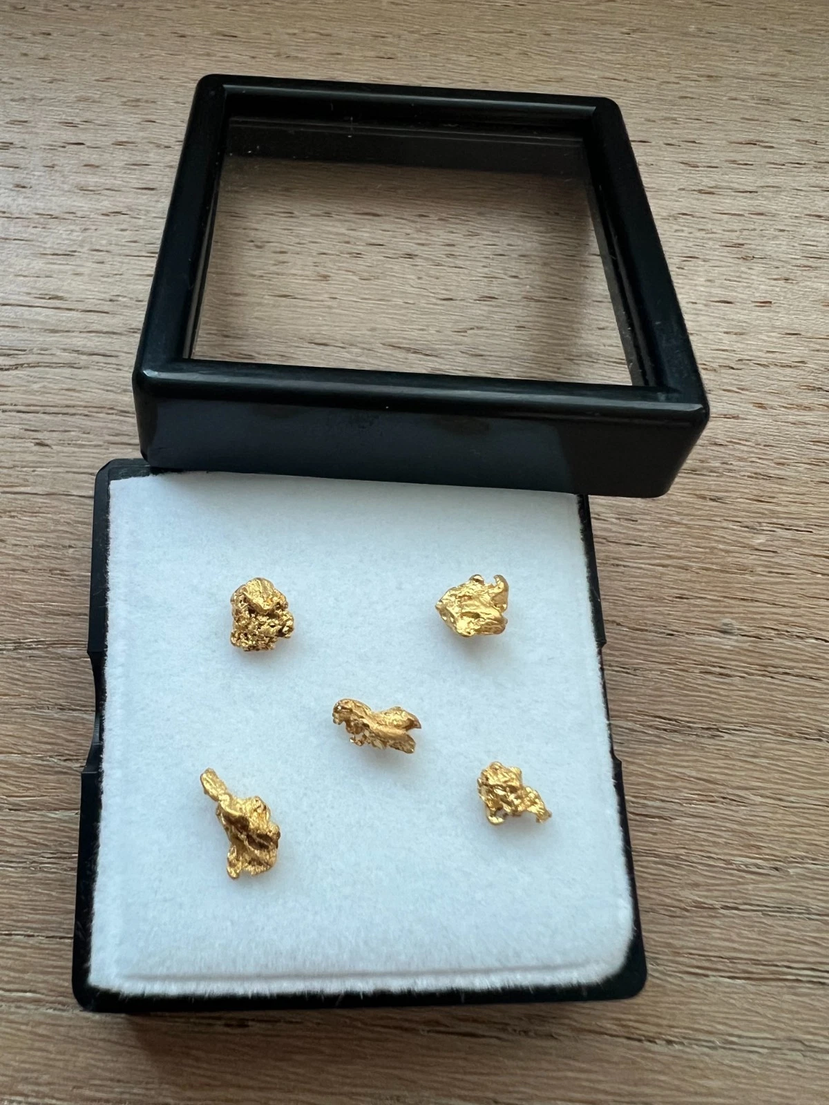 Total 1.33 Grams Australian Natural Gold Nuggets - QLD, five amazing nuggets